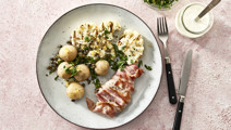 Grillede koteletter og blomkål