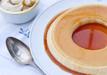 Karamelrand med flødeis og karamelflødeskum