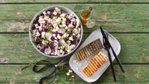 Grillet laks med sprød salat