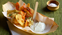 Chips af rodfrugter med urtesalt & hvidløgsdip
