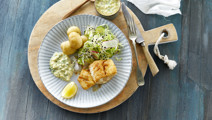 Stegt torsk med salat og grøn remouladesauce