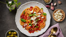 Pasta pomodoro med basilika och vitost