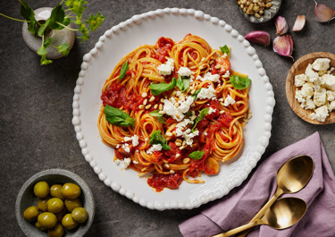 Pasta pomodoro med basilika och vitost