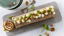 Gulerodskage-roulade