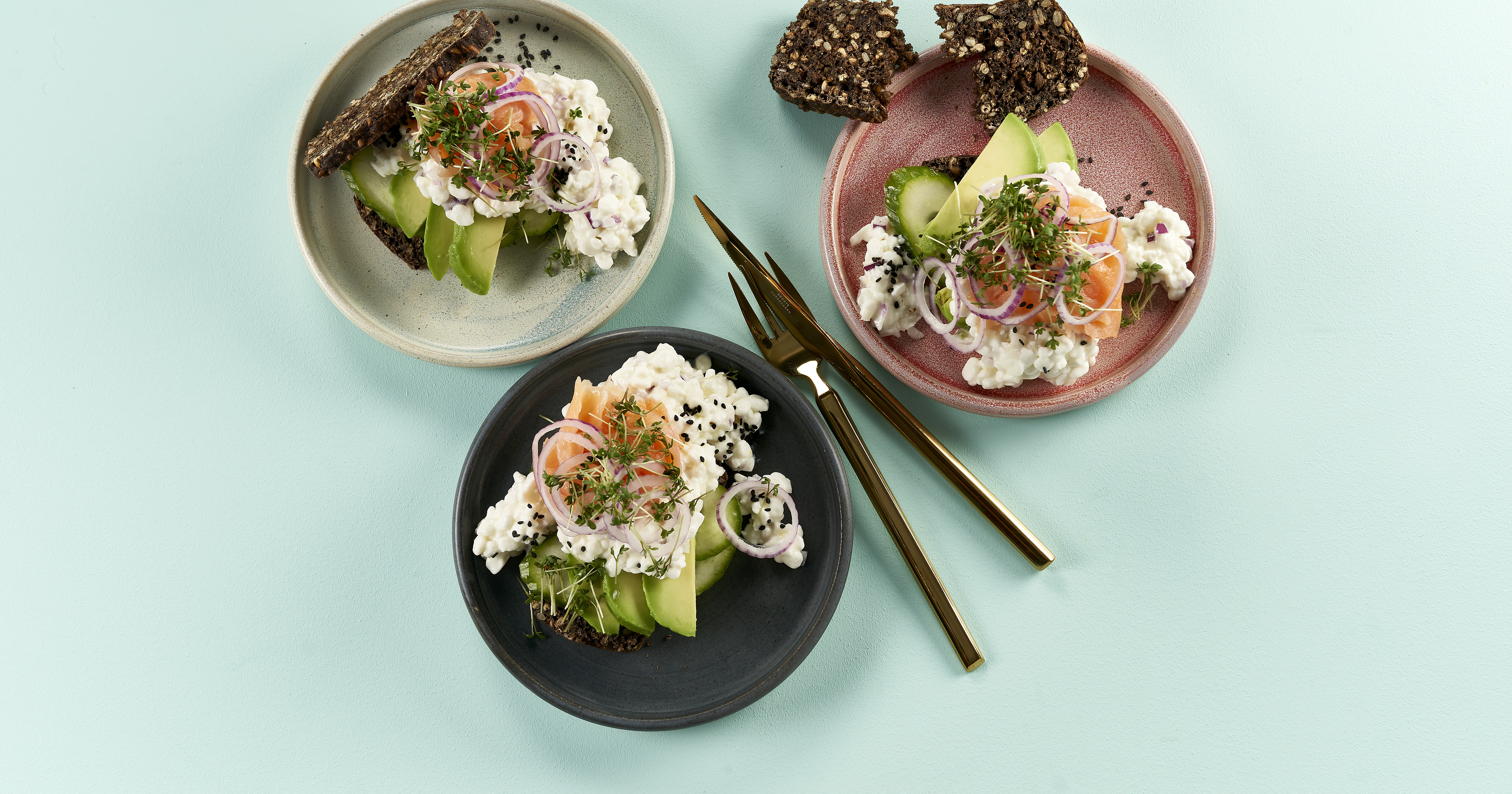 Avocadomad med hytteost og røget laks