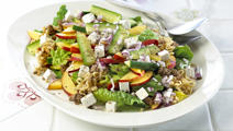 Salat med nudler og nektariner