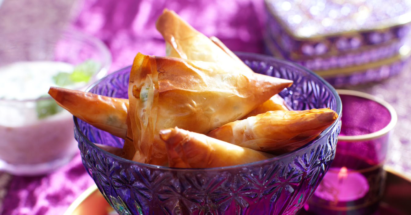 Samosas og raita med mynte