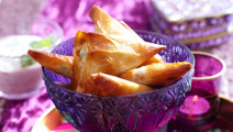 Samosas og raita med mynte
