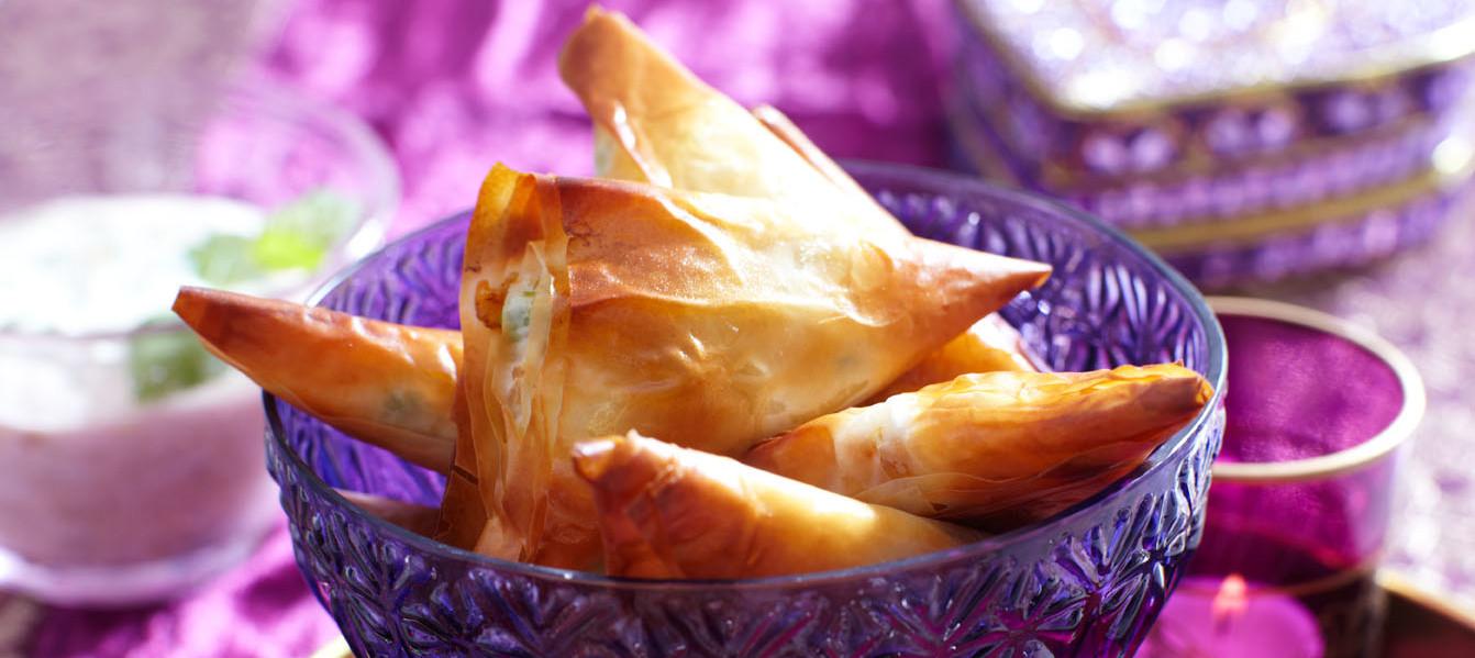 Samosas og raita med mynte