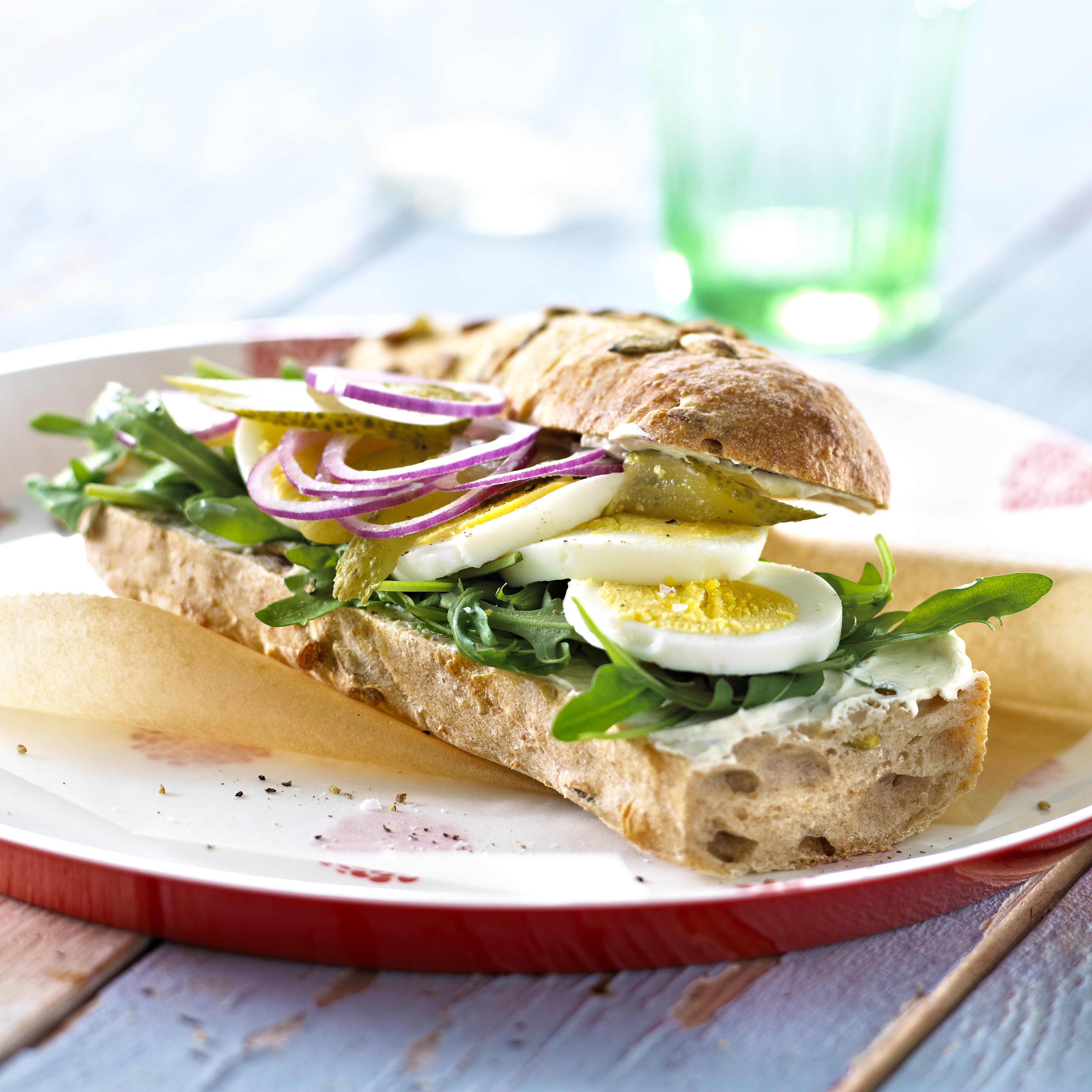 Æggesandwich med rucola