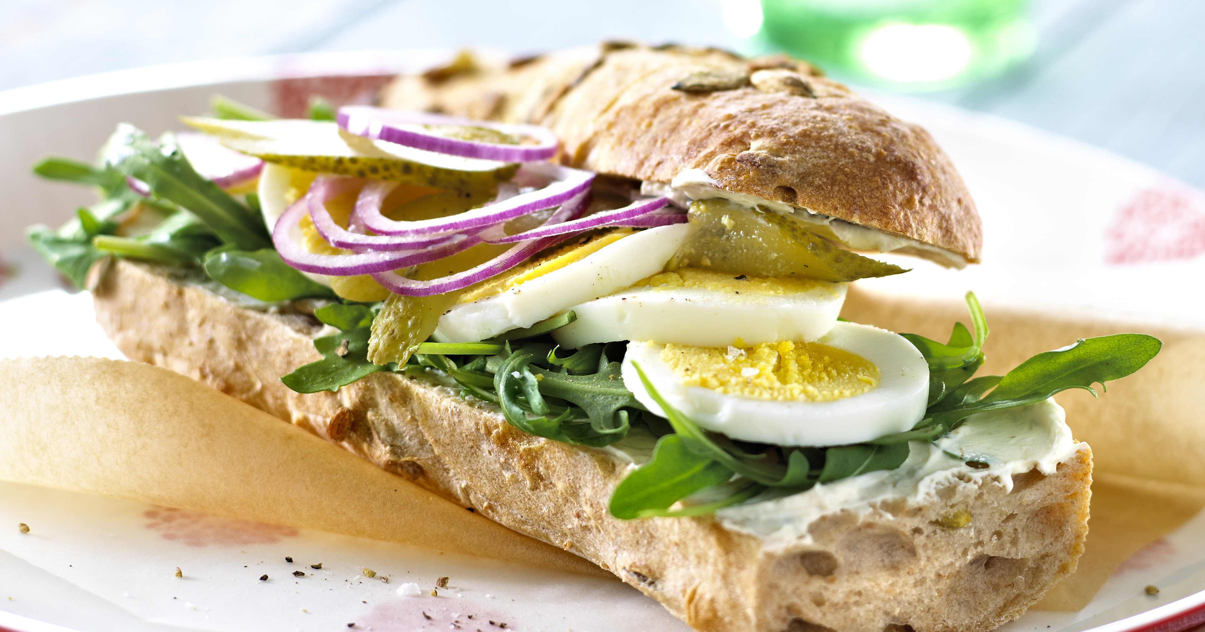 Æggesandwich med rucola