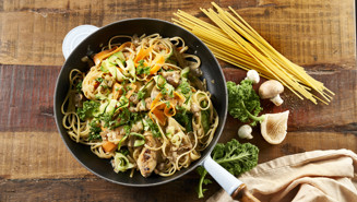 Grøntsagsspaghetti med cremet svampesauce