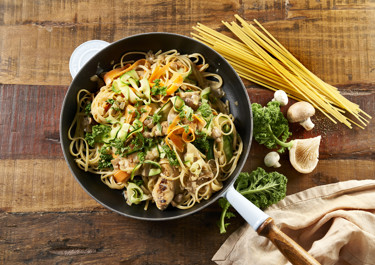 Grøntsagsspaghetti med cremet svampesauce