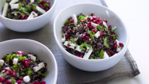 Quinoasalat med granatæblekerner