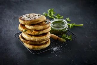 Madbrød med yoghurt og persilleolie