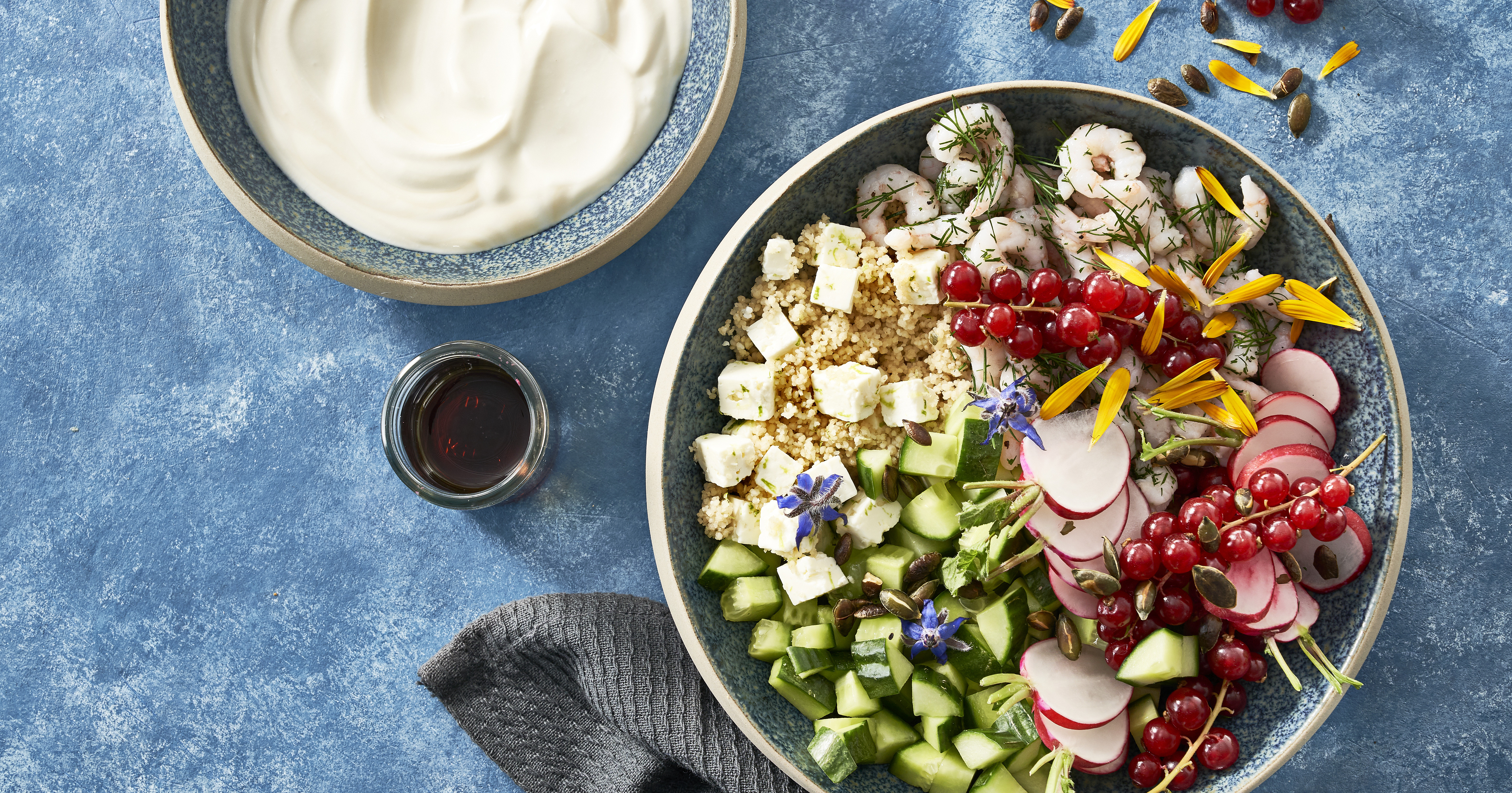 Poke bowl med marinerede rejer