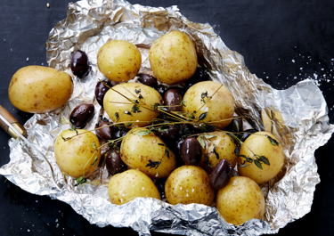 Grillpakker med kartofler og oliven